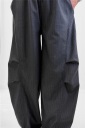 pantalone modello balloon pinstriped
